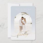 Endlich Gold Script Dusty Blue Arched Gerahmtes Fo Save The Date (Vorderseite)