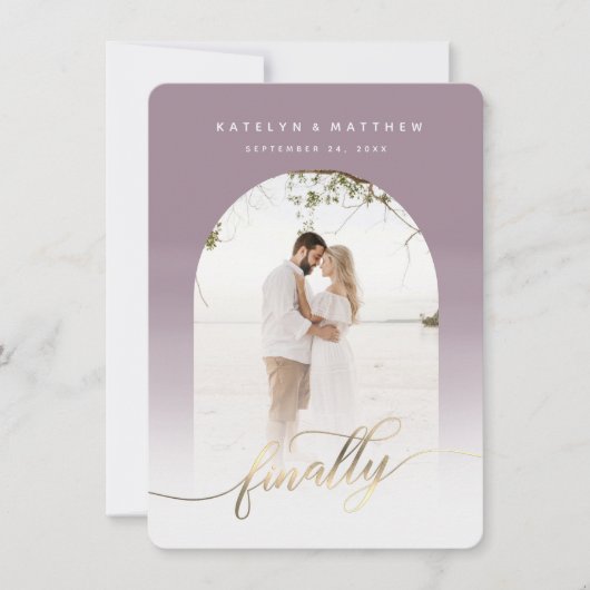 Endlich Gold Script Dusty Lila Arch Gerahmtes Foto Save The Date (Vorderseite)