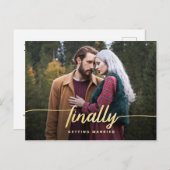 Endlich Gold Script Funny Wedding Save the Date Ankündigungspostkarte (Vorne/Hinten)