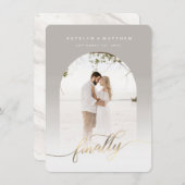 Endlich Gold Script Light Gray Arch Gerahmtes Foto Save The Date (Vorne/Hinten)