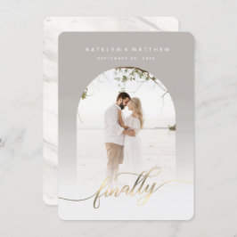 Endlich Gold Script Light Gray Arch Gerahmtes Foto Save The Date