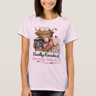 Endlich hat die Highland-Cow-Krankenschwester die T-Shirt