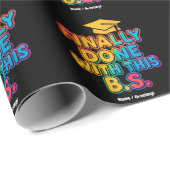 Endlich mit den B.S. Ein humorvoller Abschluss Geschenkpapier (Rolleneckpunkt)