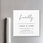 Endlich modern Minimalistisch Save the Date Magnet<br><div class="desc">Eine einfache Moderne speichert den Datums-Magneten. Personalisieren Sie dieses minimalistisch schwarz-weiß Design,  um Ihre persönlichen Daten und Nachricht zu haben.</div>