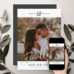 Endlich! | Modernes Gold Square Foto Eleganter Spa Save The Date<br><div class="desc">Teilen Sie mit diesem modernen, bedruckten Goldrahmen die wunderbaren Neuigkeiten Ihrer Verlobung und speichern Sie die Date Cards mit Ihrem beliebten quadratischen Foto zusammen mit einem großen Fett FINALLY! in wunderschöner handgeschriebener Schriftzeichen. Personalisieren Sie mit zwei Zeilen Text am unteren Rand für weitere Details, wie das Datum oder Ihre Hochzeitswebsite....</div>