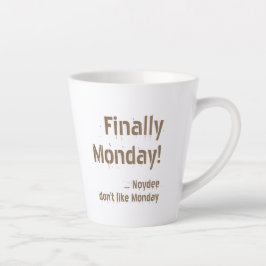 Endlich Montag! Braune Schrift auf Ihrem Milchtasse