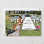Endlich Save the Date Brown Hair Funny Couple Card (Vorderseite)