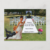 Endlich Save the Date Funny Couple Brown & Blond Ankündigungspostkarte (Vorderseite)