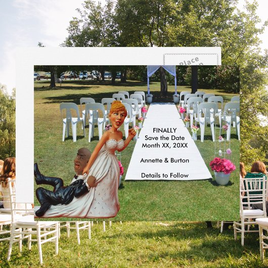 Endlich Save the Date Funny Interracial Paar 2 Ankündigungspostkarte