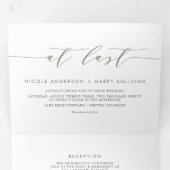 Endlich Taupe Green Minimalistisch Script Wedding Dreifach Gefaltete Einladung (Innen Erste Seite)