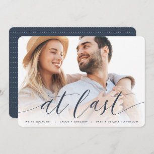 Endlich Vollständige Verlobung des Fotos Ankündigung