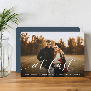 Endlich Vollständige Verlobung des Fotos Ankündigung