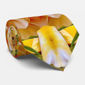 Endlose Liebe, gelbes Rosenmuster. Krawatte (Gerollt)