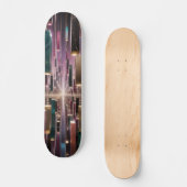 Endloser schwebender Monolith-Korridor Skateboard (Vorderseite)