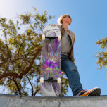 Energetische, farbenfrohe Abstrakte Fraktal Kunst  Skateboard<br><div class="desc">Eine bunte,  kraftvolle Fantasy-Blume,  einzigartige Blumenkunst,  Design für Ihr dekoratives,  ungewöhnliches Skateboard und vieles mehr.</div>