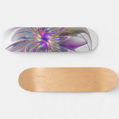 Energetische, farbenfrohe Abstrakte Fraktal Kunst  Skateboard (Horizontal)