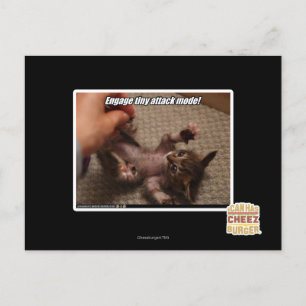 Engage den winzigen Angriffsmodus! Postkarte