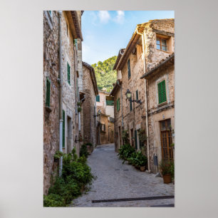 Enge Straße im Dorf Valldemossa - Mallorca Poster