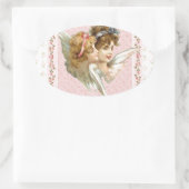 Engel auf rosa geblümtem Hintergrund. Ovaler Aufkleber (Tasche)