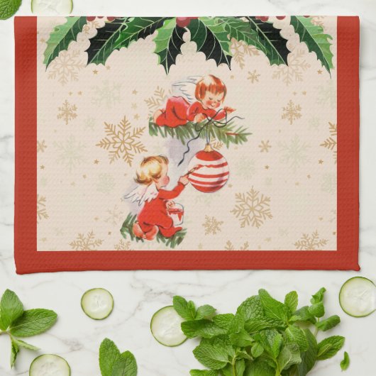 Engel dekorieren den Christbaum Geschirrtuch (Gefaltet)