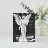 Engel mit Blume Schwarzweißfotografie Postkarte (Stehend Vorderseite)