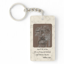 Engel mit kreuzem Schlüsselanhänger