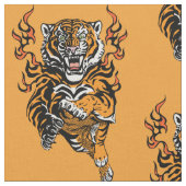 Enger Tiger in Flammenzungen Stoff (Nahaufnahme)