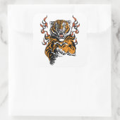 Enger Tiger in Zungen von Flammen Quadratischer Aufkleber (Tasche)