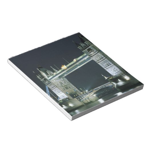 England, London, Tower Bridge. Notizblock (angewinkelt)