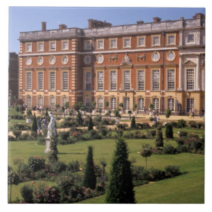 England, Surrey, Hampton Court Palace. Fliese