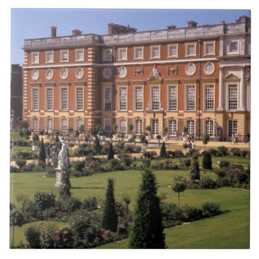 England, Surrey, Hampton Court Palace. Fliese (Vorderseite)