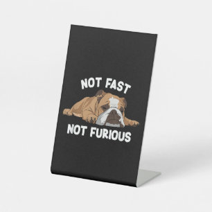 Englisch Bulldog schlafen nicht schnell, nicht wüt Sockelschild
