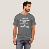 Englisch ist wichtig, aber Engineering ist wichtig T-Shirt (Vorne ganz)
