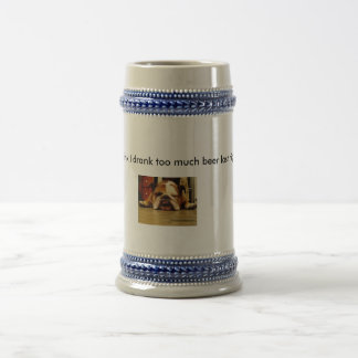 Englischbulldogge, denke ich, dass ich zu viel bierglas