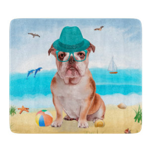 Englische Bulldogge am Strand Schneidebrett