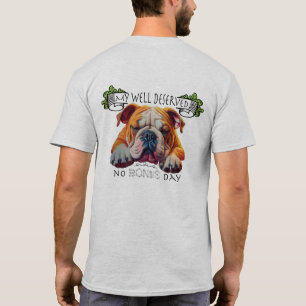 Englische Bulldogge genießt einen Knochen-Tag T-Shirt