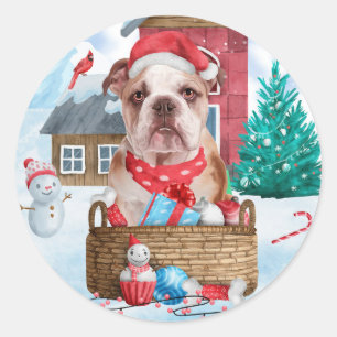 Englische Bulldogge im Schnee Weihnachtshundehaus Runder Aufkleber
