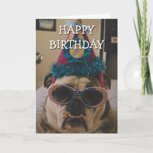 Englische Bulldogge mit Partyhut und Sonnenbrille Karte