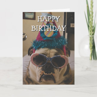 Englische Bulldogge mit Partyhut und Sonnenbrille Karte