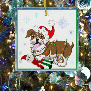 Englische Bulldogge mit Weihnachtsbeleuchtung und Keramikornament