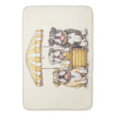 Englische Bullhunde laufen auf einer Limonade Badematte (Vorderseite Vertikal)