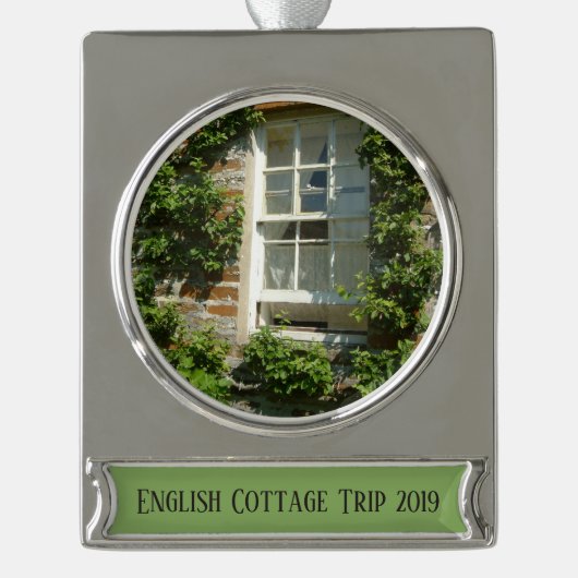 Englische Hütte I Charming Banner-Ornament Silber (Vorderseite)