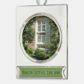 Englische Hütte I Charming Banner-Ornament Silber (Links)