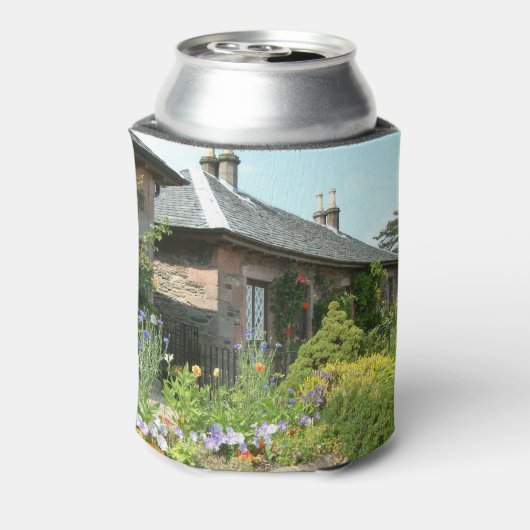 Englische Hütte II mit Blumengartenfotografie Dosenkühler (Kanne Rückseite)