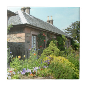 Englische Hütte II mit Blumengartenfotografie Fliese