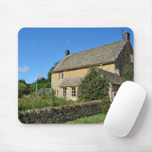 Englische Hütte mit Garten mousepad (Mit Mouse)