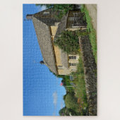 Englische Hütte mit Garten und Flagge Puzzle (Vertikal)