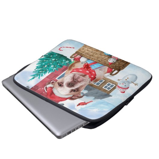 Englischer Bulldog im Schnee Weihnachts-Hundehaus Laptopschutzhülle (Vorne Knopf)