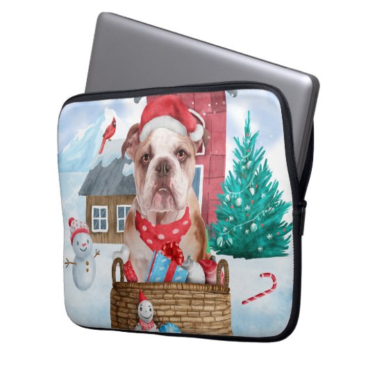 Englischer Bulldog im Schnee Weihnachts-Hundehaus Laptopschutzhülle (Vorderseite Links)