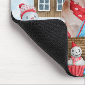 Englischer Bulldog im Schnee Weihnachts-Hundehaus Mousepad (Ecke)